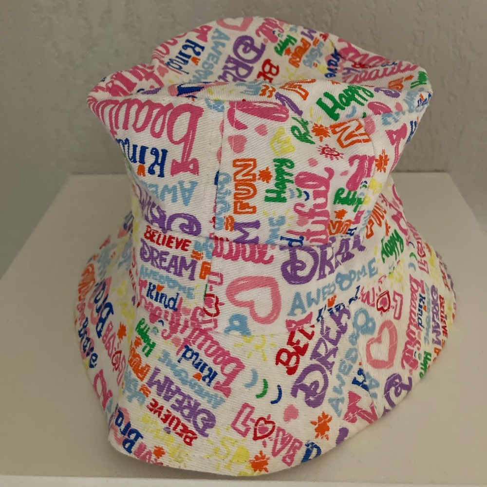 Disney Girl's bucket hat, with tag. Disney Parks brand.